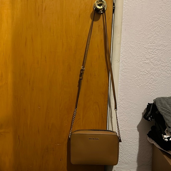 Jet set crossbody, tan color - Picture 2 of 3